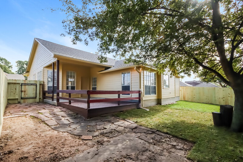 1,750/Mo, 6946 Gentle Breeze Dr Willis, TX 77318 Rear View