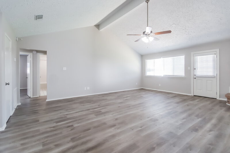 2,220/Mo, 2626 Morninglight Dr Houston, TX 77084 Living Room View 2