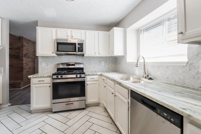 2,220/Mo, 2626 Morninglight Dr Houston, TX 77084 Kitchen View 2