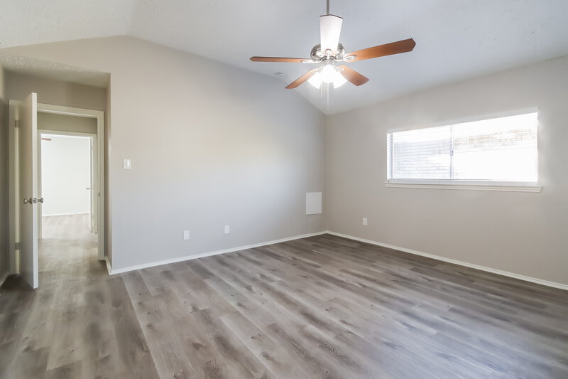 2,220/Mo, 2626 Morninglight Dr Houston, TX 77084 Main Bedroom View
