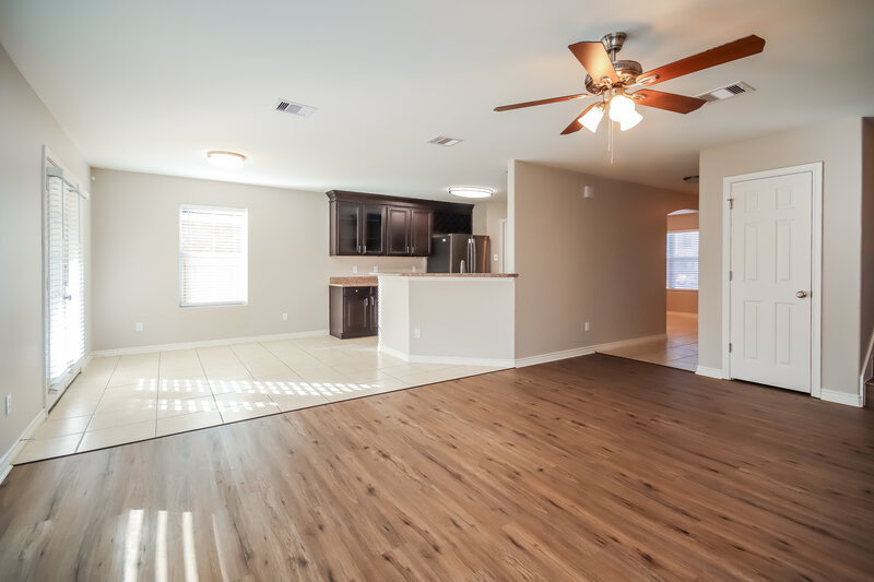 2,590/Mo, 5419 Rio Sabinas St Rosharon, TX 77583 Living Room View 2