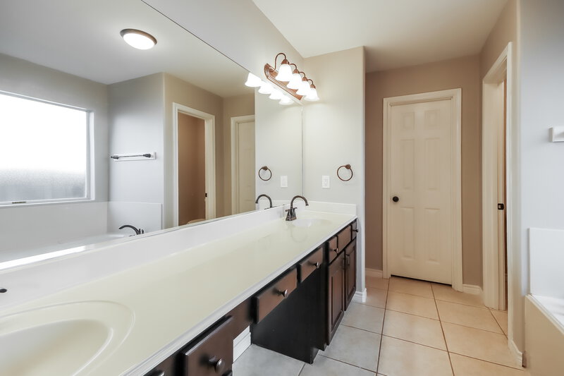 2,590/Mo, 5419 Rio Sabinas St Rosharon, TX 77583 Main Bathroom View 2