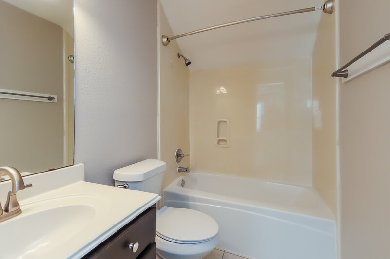 2,590/Mo, 5419 Rio Sabinas St Rosharon, TX 77583 Bathroom View
