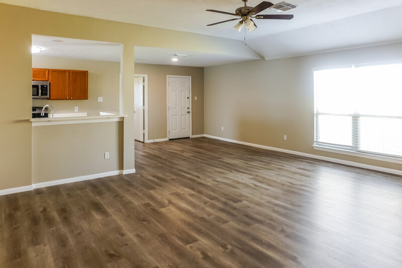 1,650/Mo, 5207 Riverwood Dr Richmond, TX 77469 Living Room View