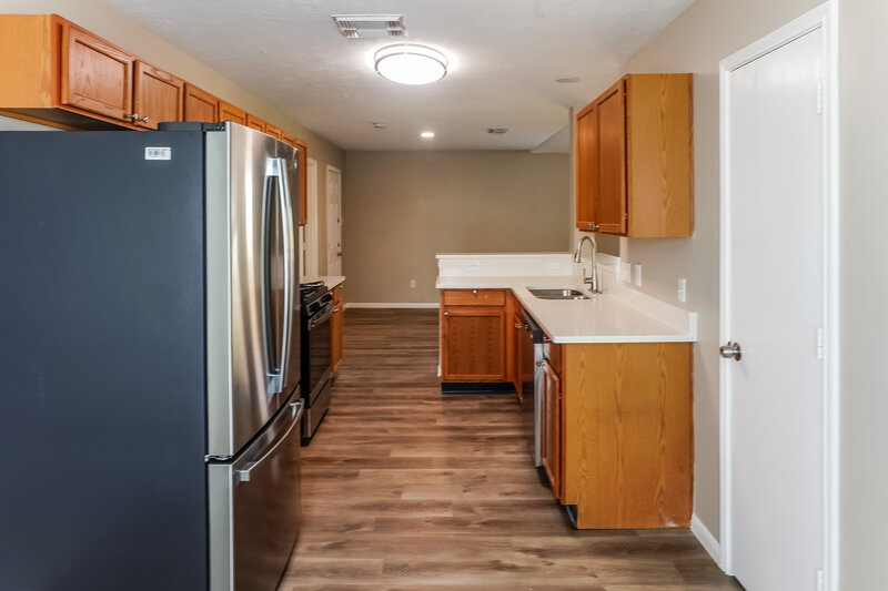 1,650/Mo, 5207 Riverwood Dr Richmond, TX 77469 Kitchen View 4