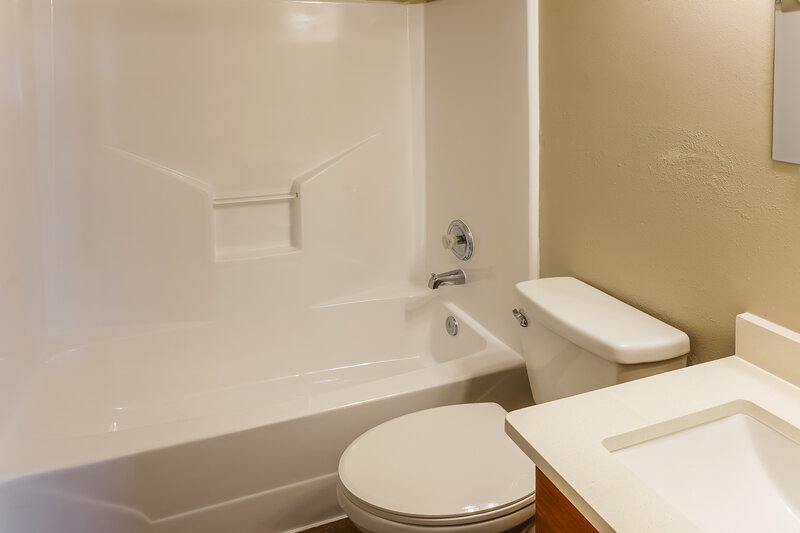 1,650/Mo, 5207 Riverwood Dr Richmond, TX 77469 Bathroom View