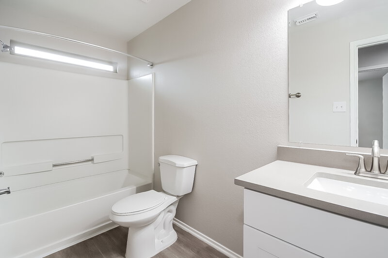 2,225/Mo, 16106 Chamomile Ct Houston, TX 77083 Bathroom View