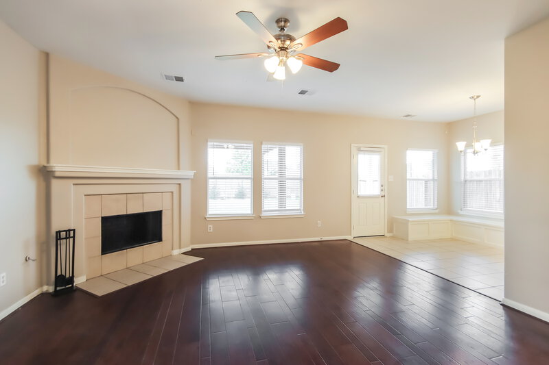 2,035/Mo, 31727 Forest Oak Park Ct Conroe, TX 77385 Living Room View