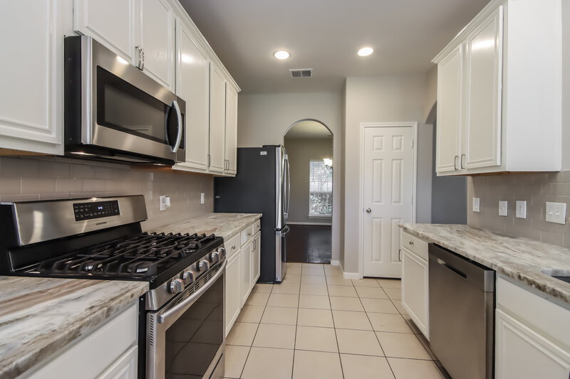 2,035/Mo, 31727 Forest Oak Park Ct Conroe, TX 77385 Kitchen View 2