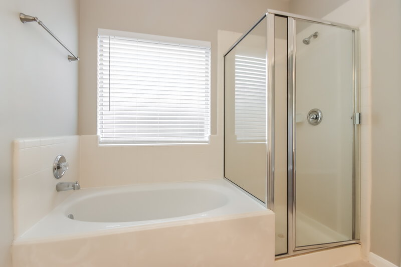 2,035/Mo, 31727 Forest Oak Park Ct Conroe, TX 77385 Main Bathroom View 2