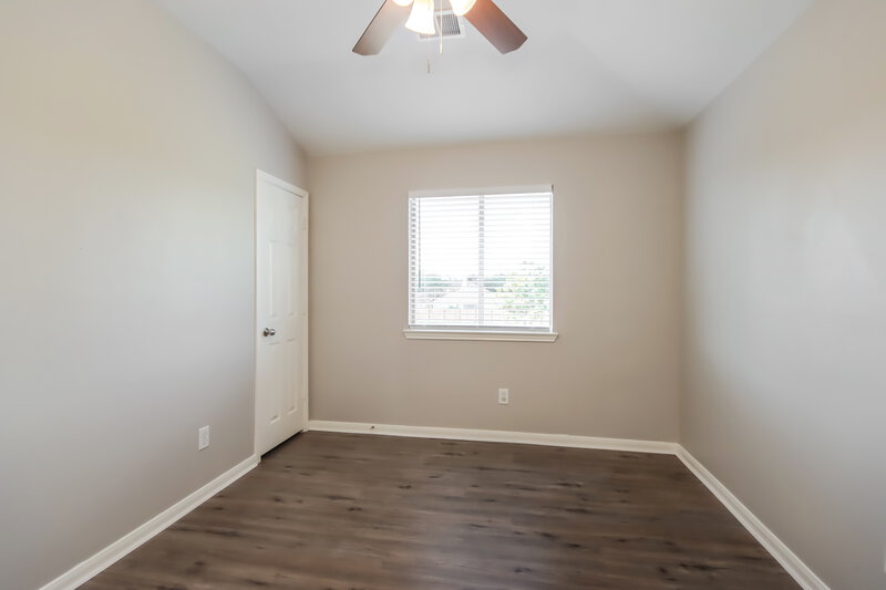 2,035/Mo, 31727 Forest Oak Park Ct Conroe, TX 77385 Bedroom View