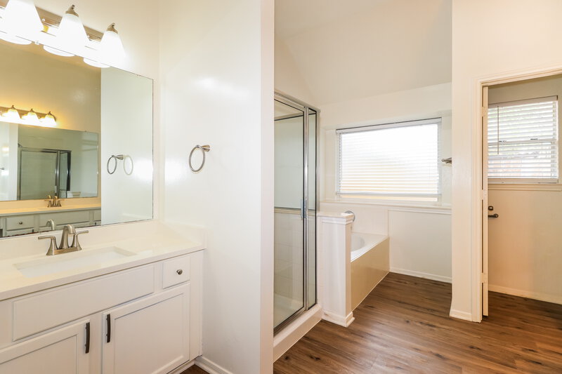 2,050/Mo, 3730 Oak Lace Dr Spring, TX 77389 Main Bathroom View