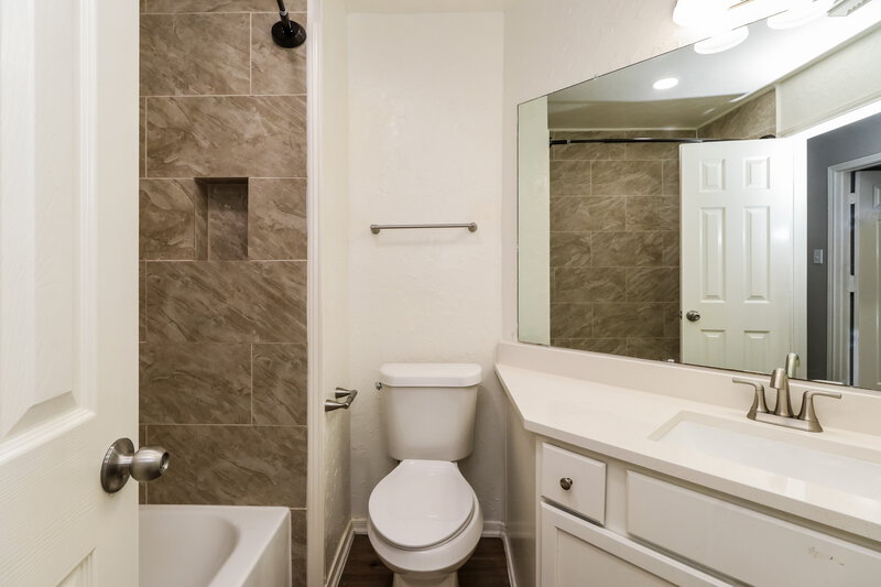 2,050/Mo, 3730 Oak Lace Dr Spring, TX 77389 Bathroom View
