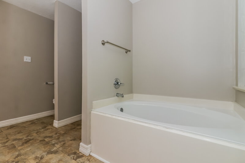 2,065/Mo, 20439 Westfield Estates Dr Katy, TX 77449 Main Bathroom View 2
