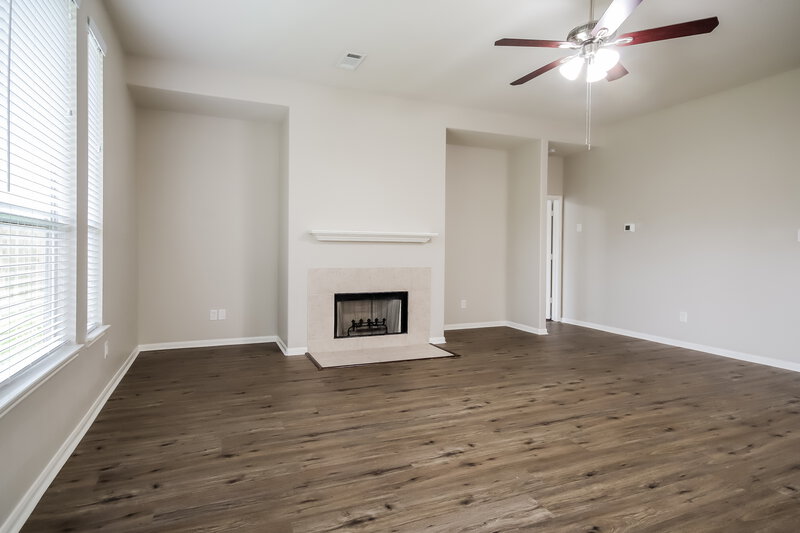 2,335/Mo, 14514 Red Mulberry Ln Houston, TX 77044 Living Room View 2
