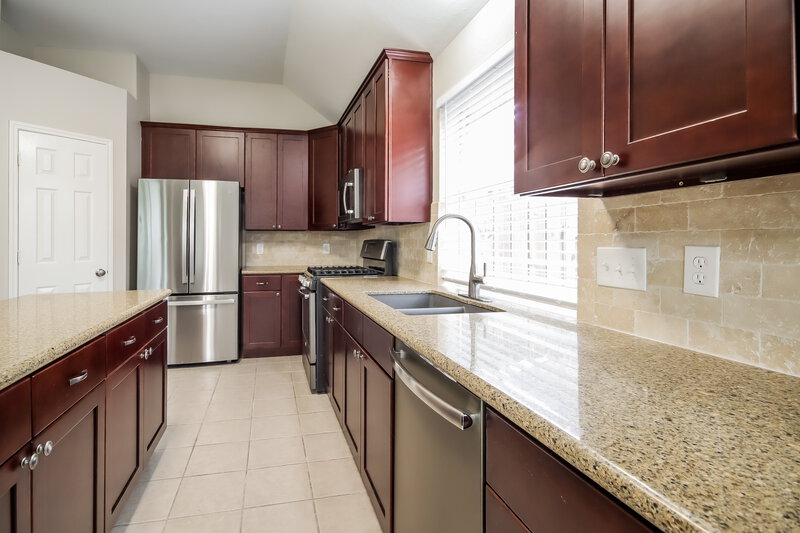 2,335/Mo, 14514 Red Mulberry Ln Houston, TX 77044 Kitchen View 2