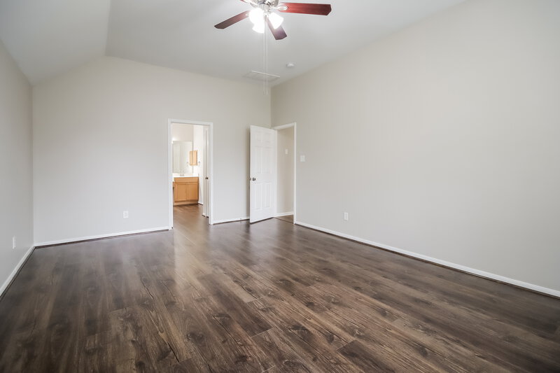 2,335/Mo, 14514 Red Mulberry Ln Houston, TX 77044 Main Bedroom View 2