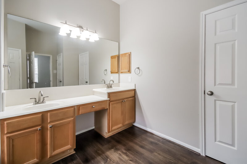 2,335/Mo, 14514 Red Mulberry Ln Houston, TX 77044 Main Bathroom View 2
