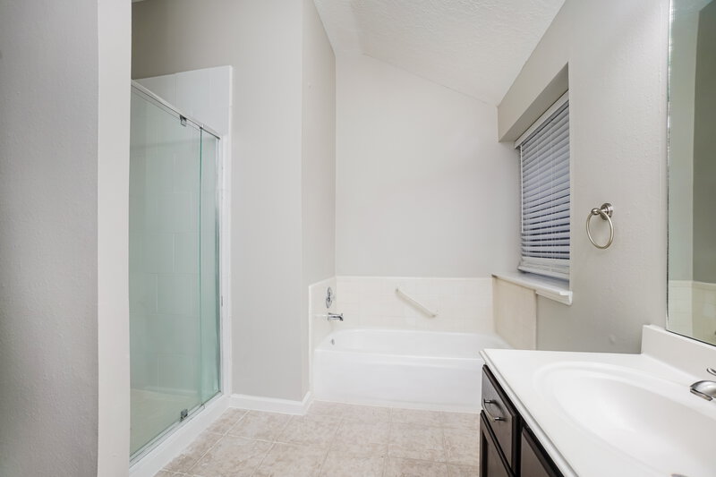 1,840/Mo, 16134 Indian Cypress Dr Cypress, TX 77429 Main Bathroom View