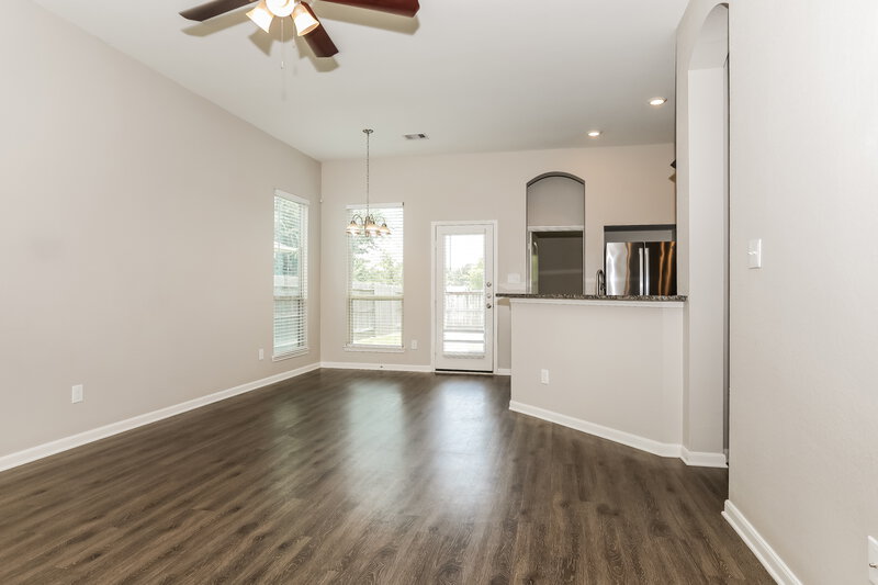 1,600/Mo, 131 Brocks Ln Montgomery, TX 77356 Living Room View