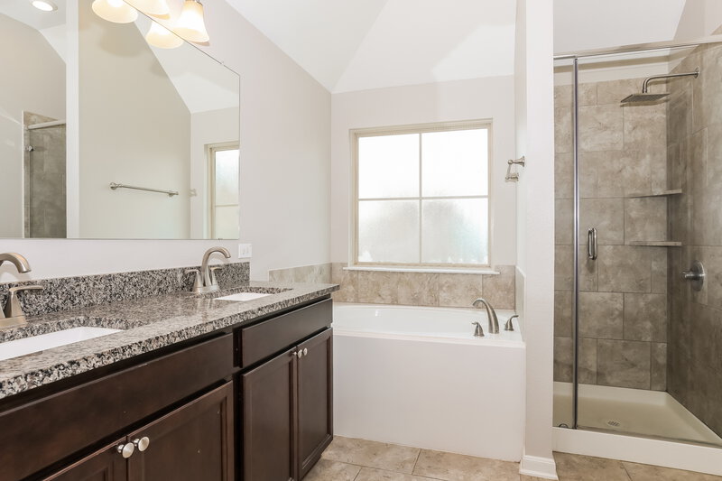 1,600/Mo, 131 Brocks Ln Montgomery, TX 77356 Main Bathroom View