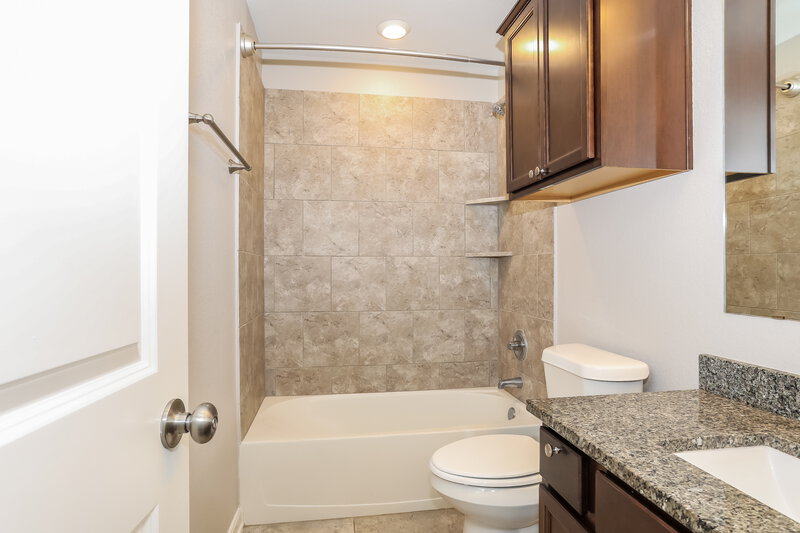 1,600/Mo, 131 Brocks Ln Montgomery, TX 77356 Bathroom View