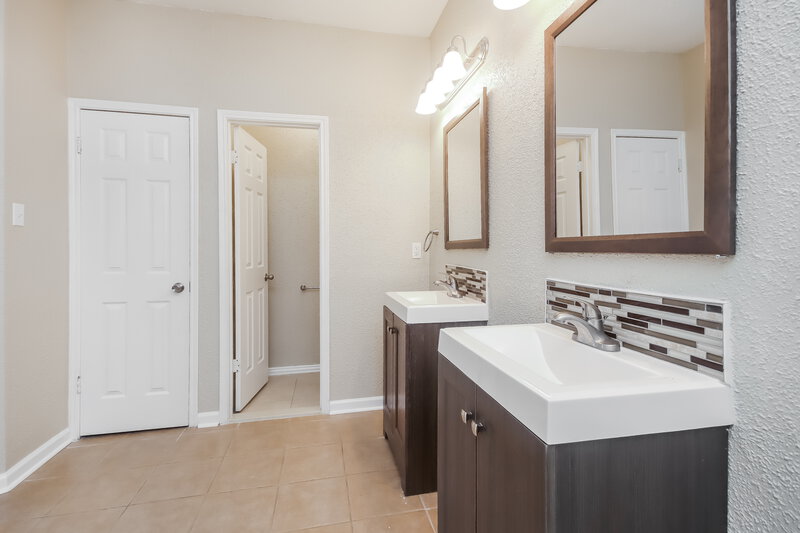 1,670/Mo, 3131 Ciderwood Dr Spring, TX 77373 Main Bathroom View