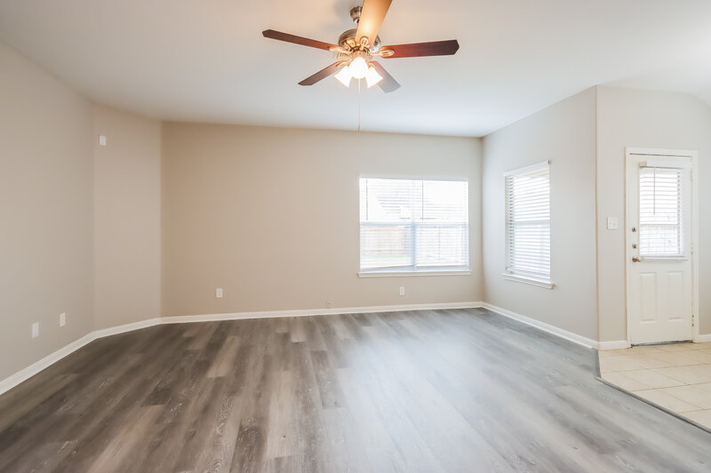 2,290/Mo, 12907 Pine Woods St Tomball, TX 77375 Living Room View