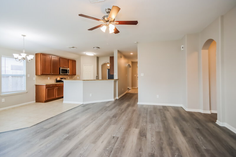 2,290/Mo, 12907 Pine Woods St Tomball, TX 77375 Living Room View 2