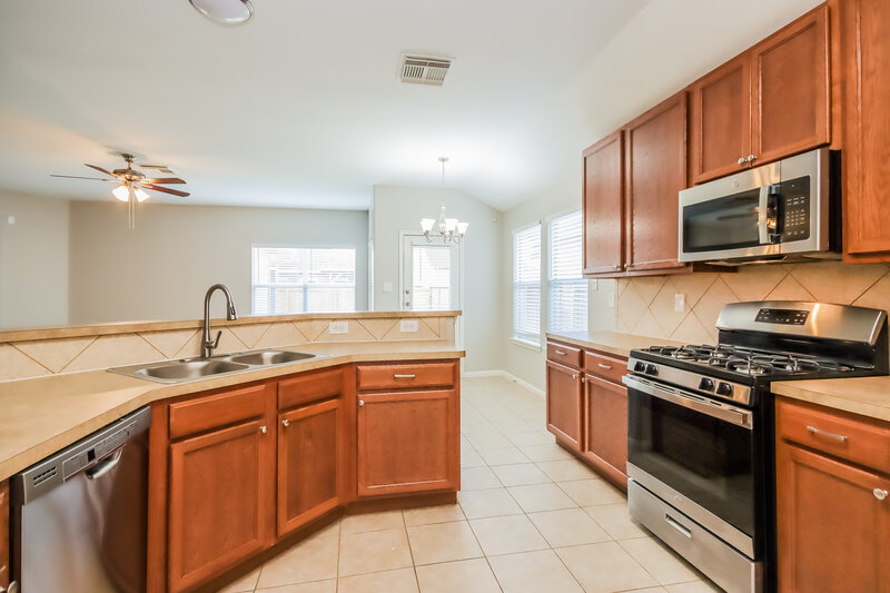 2,290/Mo, 12907 Pine Woods St Tomball, TX 77375 Kitchen View