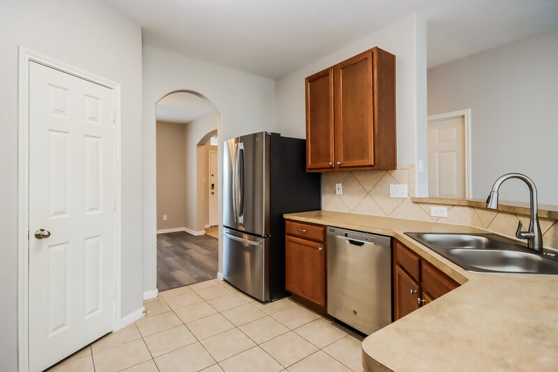 2,290/Mo, 12907 Pine Woods St Tomball, TX 77375 Kitchen View 2