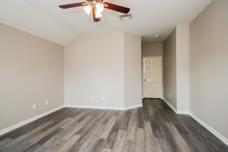 2,290/Mo, 12907 Pine Woods St Tomball, TX 77375 Main Bedroom View 2