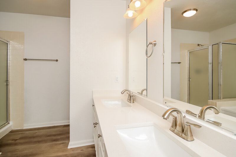 3,005/Mo, 2012 Cutter Dr League City, TX 77573 Main Bathroom View 2