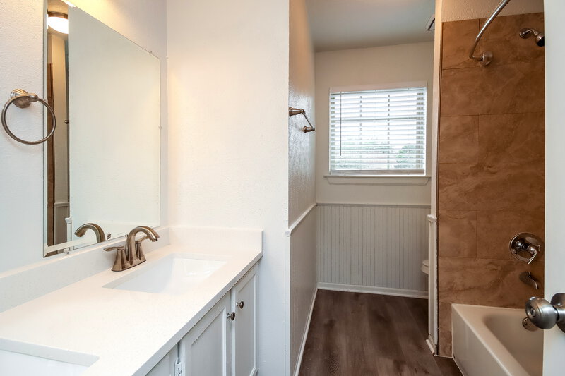 3,005/Mo, 2012 Cutter Dr League City, TX 77573 Bathroom View