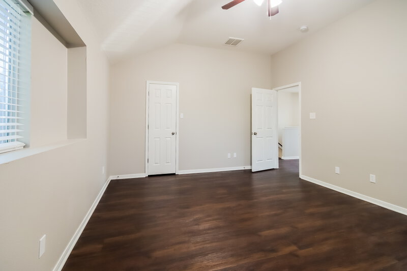 2,065/Mo, 15302 Acorn Green Ct Channelview, TX 77530 Main Bedroom View 2