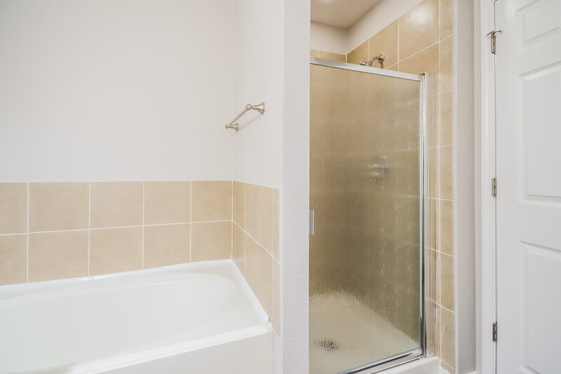 2,065/Mo, 15302 Acorn Green Ct Channelview, TX 77530 Main Bathroom View 2