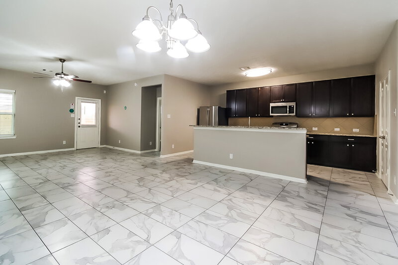 2,115/Mo, 6935 Hazelnut Ln Baytown, TX 77521 Dining Room View