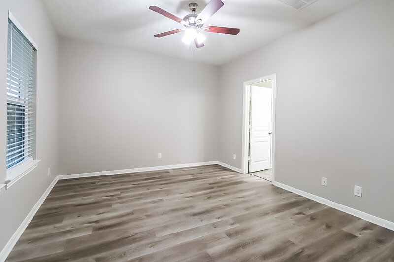 2,115/Mo, 6935 Hazelnut Ln Baytown, TX 77521 Main Bedroom View