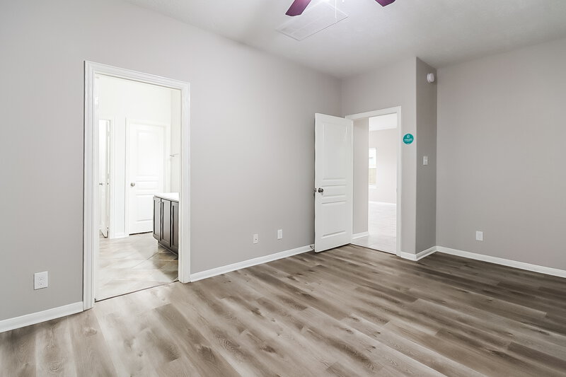 2,115/Mo, 6935 Hazelnut Ln Baytown, TX 77521 Main Bedroom View 2