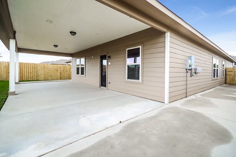 2,115/Mo, 6935 Hazelnut Ln Baytown, TX 77521 Rear View