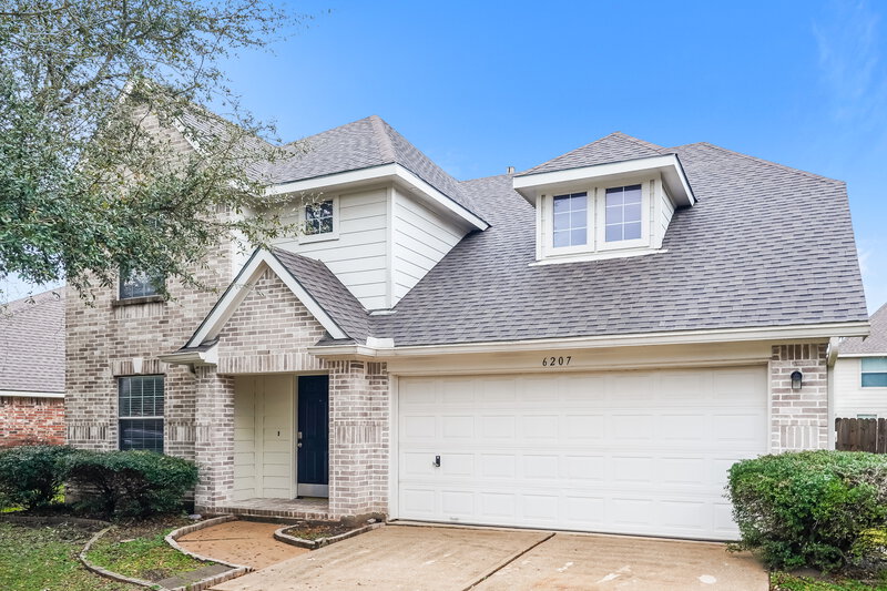 2,145/Mo, 6207 Winter Oak St Pearland, TX 77584 Front View