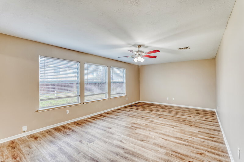 2,145/Mo, 6207 Winter Oak St Pearland, TX 77584 Living Room View