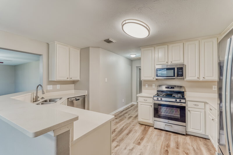2,145/Mo, 6207 Winter Oak St Pearland, TX 77584 Kitchen View