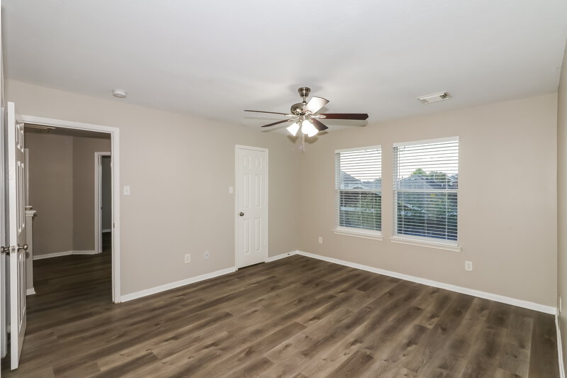 2,240/Mo, 6207 Winter Oak St Pearland, TX 77584 Main Bedroom View