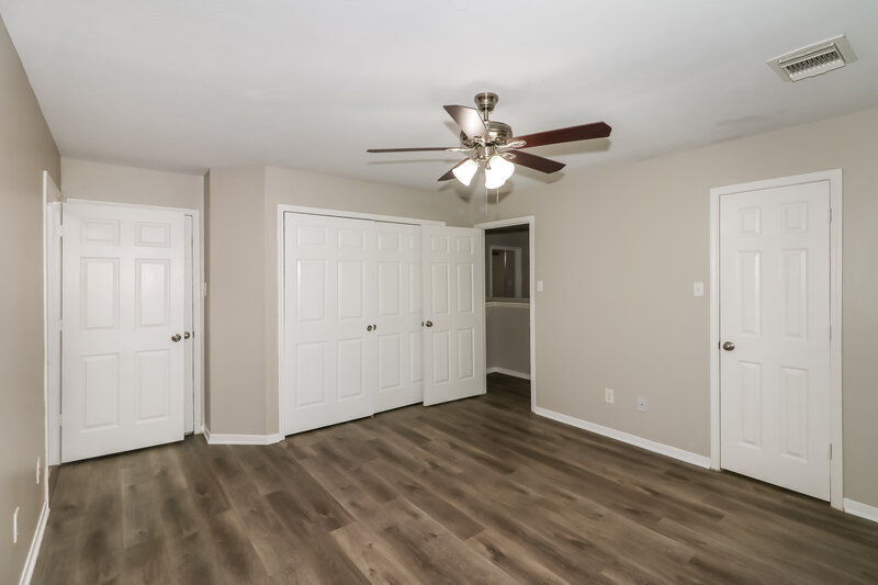 2,240/Mo, 6207 Winter Oak St Pearland, TX 77584 Main Bedroom View 2