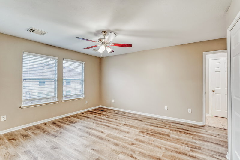 2,145/Mo, 6207 Winter Oak St Pearland, TX 77584 Main Bedroom View