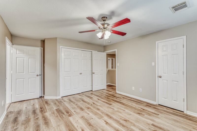 2,145/Mo, 6207 Winter Oak St Pearland, TX 77584 Main Bedroom View 2