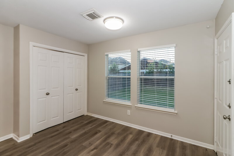 2,240/Mo, 6207 Winter Oak St Pearland, TX 77584 Bedroom View 2