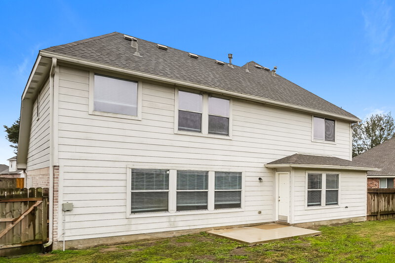 2,145/Mo, 6207 Winter Oak St Pearland, TX 77584 Rear View