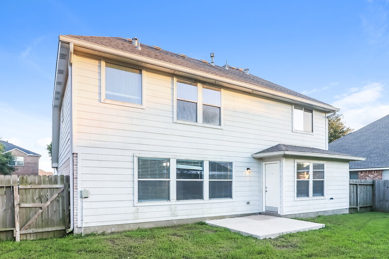2,240/Mo, 6207 Winter Oak St Pearland, TX 77584 Rear View 2
